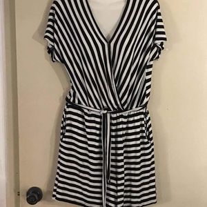 Harlow and Rose size medium black and white